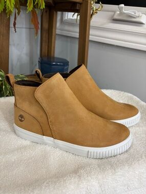 Timberland Skyla Bay Wheat Nubuck Leather Pull-On Chukka Boots - Size 7